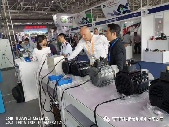 負(fù)壓風(fēng)機(jī),玻璃鋼負(fù)壓風(fēng)機(jī),車間降溫設(shè)備,車間通風(fēng)設(shè)備,廠房降溫設(shè)備,廠房通風(fēng)設(shè)備,廠房降溫,廠房通風(fēng),工業(yè)排氣扇,工業(yè)排風(fēng)扇,防爆負(fù)壓風(fēng)機(jī),環(huán)?？照{(diào),水冷空調(diào),水簾,濕簾
